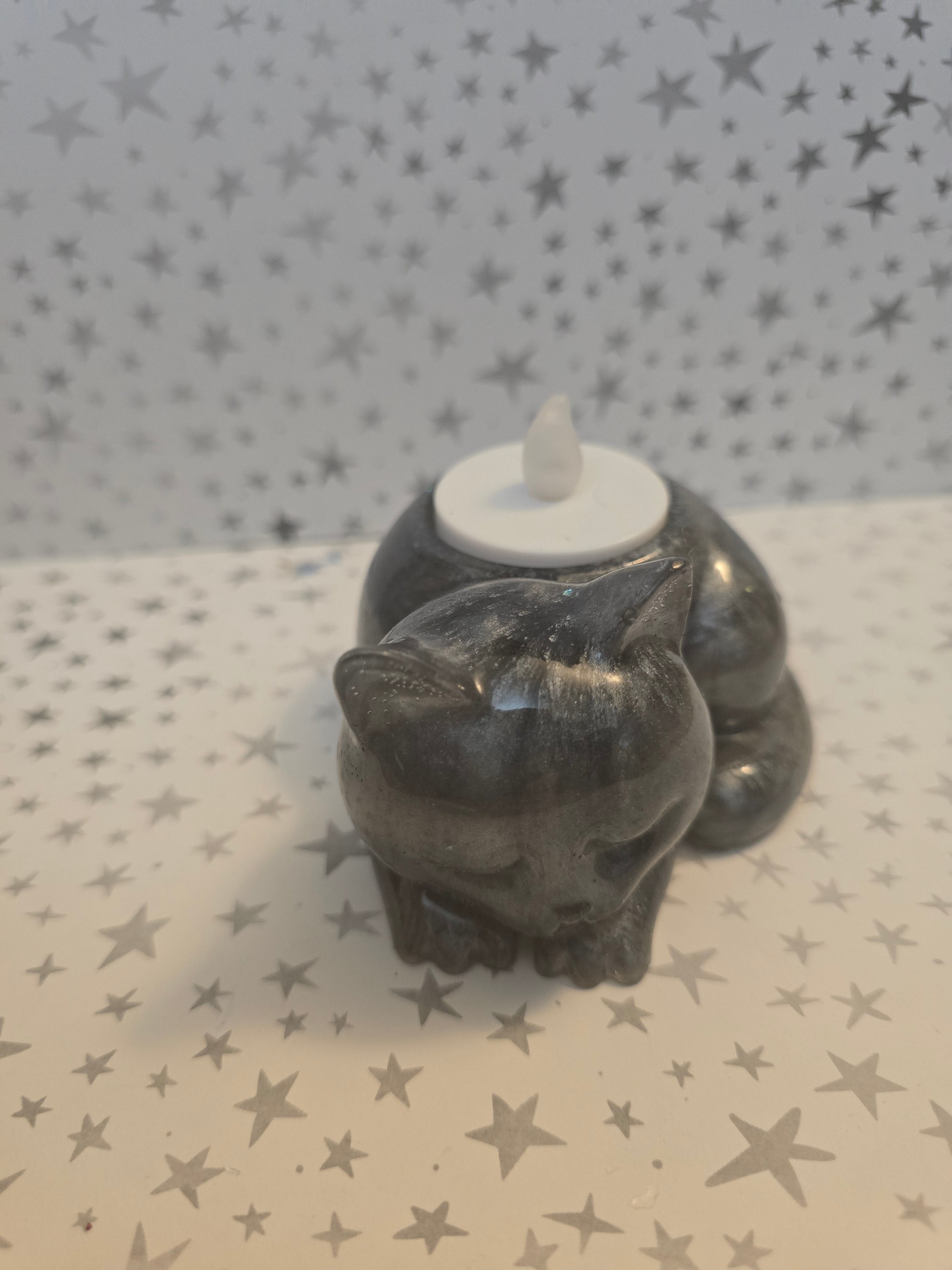 Cat tea light holder